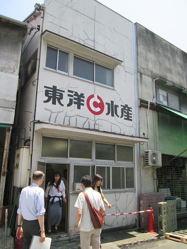 慰安旅行 築地場内の東洋水産発祥の地を見学